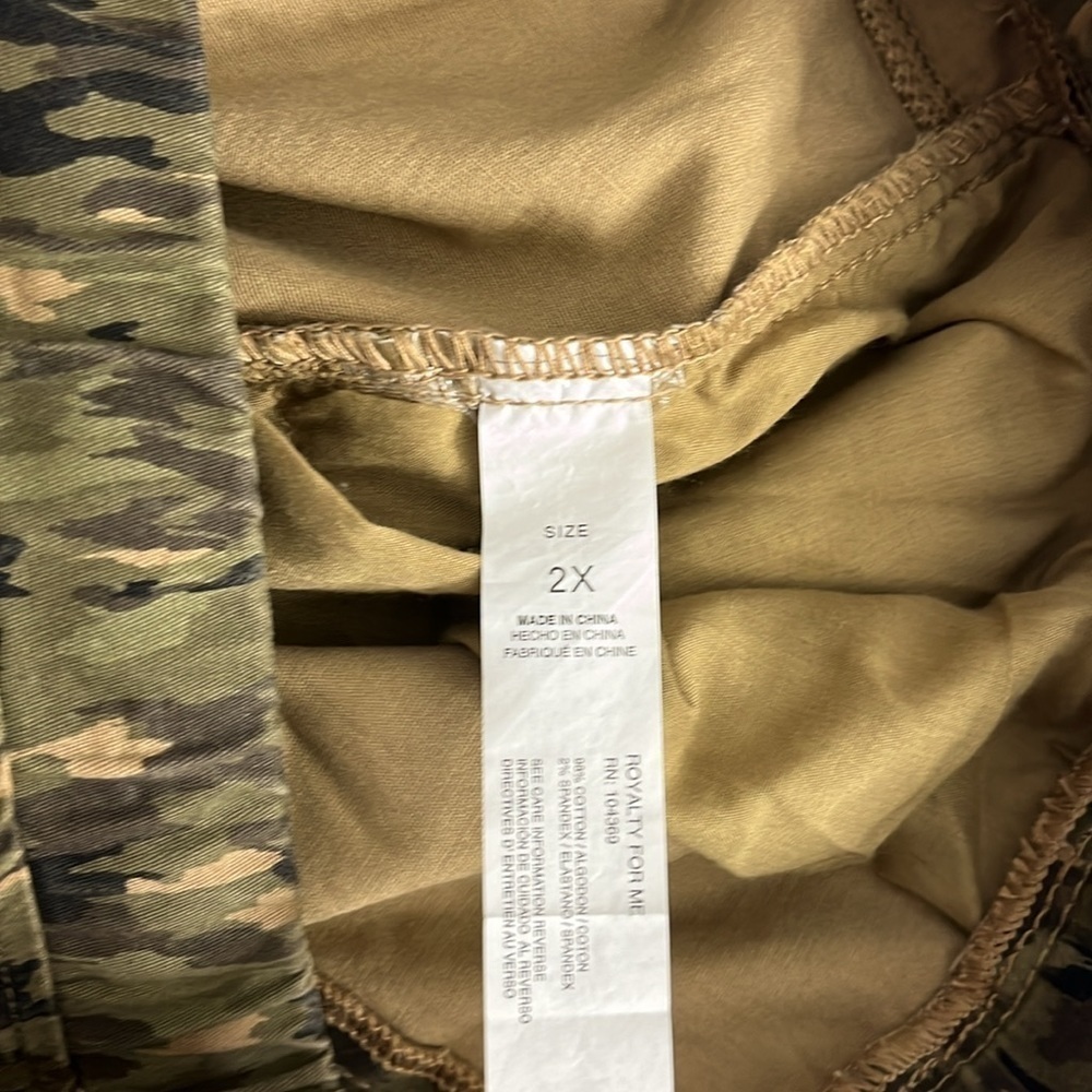 ⭐️ NWT Royalty For Me Camouflage Cropped Jogger pants- size 2X - Picture 6 of 10